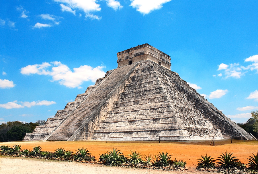 Ancient Mayan pyramid (Kukulcan Temple), Chichen Itza Ancient Mayan pyramid (Kukulcan Temple), Chichen Itza